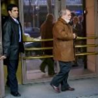 Jacinto González, con barba en la foto, saliendo ayer de la Audiencia Nacional, en Madrid