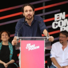 Pablo Iglesias, en un mitin de En Comú Podem, junto a Ada Colau y Xavier Domènech en junio del 2016 en Barcelona