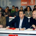 José Blanco, Rodríguez Zapatero y Manuel Chaves al inicio de la sesión del Comité Federal del PSOE
