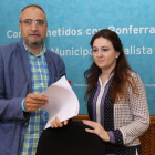 Olegario Ramón y Paula Rodríguez, minutos antes de la comparecencia de ayer. L. DE LA MATA