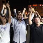 Palestinos residentes en Jordania gritan arengas contra el primer ministro israelí, Benjamín Netanyahu, y los ataques aéreos contra Gaza, ayer.