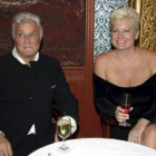 El actor norteamericano Tony Curtis con su mujer Jill en Budapest.