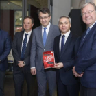 El director de Onda Cero en León y Salamanca, Luis Cañón; el director de Antena 3 y Onda Cero en Castilla y León, Ignacio Fernández; el presidente de la Diputación, Juan Martínez Majo, Vicente Vallés y el alcalde, Antonio Silván.