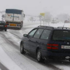 La nieve condicionó por segundo día al tráfico en el tercio norte de León.