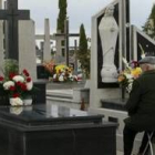 El cementerio de Trobajo recibió un goteo constante de público