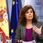 La vicepresidenta del Gobierno, Soraya Sáenz de Santamaría, en rueda de prensa.