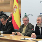 Terciado, Rosell, Toxo y Méndez tras la firma del acuerdo válido para tres años.