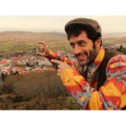 Luis Pedreira, leonés de adopción, en una escena de ‘Comendo’, videoclip que ha recibido más de 220.000 visitas.