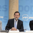 Mariano Rajoy, junto a Dolores de Cospedal y Alberto Núñez Feijóo, durante una ejecutiva del PP.