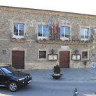 El centenario Teatro Villafranquino es uno de los edificios emblemáticos de la villa del Burbia.