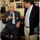 Domingo López, a la izquierda, en una imagen de archivo en la Casa de León