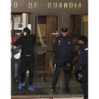 Detenidos tras la reyerta entre radicales del Atlético y del Dépor.