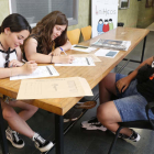 Estudiantes formalizando su matrícula en la Universidad de León a mediados de julio