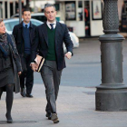 El ex secretario regional del PP Ricardo Costa (d), a su llegada esta mañana a la sede del Tribunal Superior de Justicia de la Comunidad Valenciana.