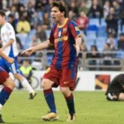 Messi acude junto a David Villa para celebrar su primer gol contra el Zaragoza.