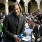 Viggo Mortensen se dirige al atril para leer su discurso de agradecimiento