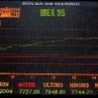 Vista del panel del Ibex 35 en la Bolsa de Madrid, que ayer celebró su primera sesión del año