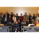 Los participantes del curso recibieron la visita del alcalde antes de comenzar en la sede de la Reserva del Alto Bernesga.