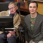 Stephen Hawking con Jim Parsons, el actor que encarna a Sheldon Cooper, juntos en el plató de The Big Band Theory, en el 2012.