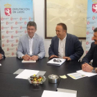 Alfonso Arias, Juan Martínez Majo, Gerardo Álvarez Courel y Ángel Calvo, en la reunión.