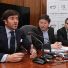 Los dirigentes locales y Francisco Arranz (i) sellaron el acuerdo de manera definitiva.