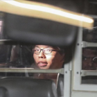 Joshua Wong, a la salida del tribunal, hacia la cárcel, este jueves 17 de agosto.