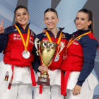 Marta García, Lidia Rodríguez y Raquel Roy en el podio