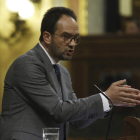 El portavoz parlamentario del PSOE, Antonio Hernando, durante su intervención en el debate. K. HUESCA