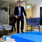 El líder de Ciudadanos, Albert Rivera llega para presentar una nueva herramienta de Twitter llamada Twitter QA en Madrid.