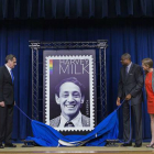 Acto de presentación del sello que homenajea a Harvey Milk, en la Casa Blanca.