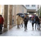 El pasaje se abre en los bajos del edificio del número 12 de la avenida Ordoño II, junto a la sede operativa consistorial. RAMIRO