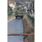 Imagen del canal a su paso por el barrio de Cuatrovientos.