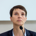 Frauke Petry, durante su conferencia de prensa en el Parlamento de Sajonia, en Dresde, el 26 de septiembre