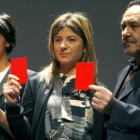 Raquel del Rosario, Aído y Santiago Ramos, con las tarjetas.