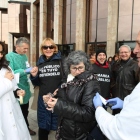 Los funcionarios se concentraron ayer frente a la sede de la Junta en la capital.