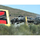 El accidente se produjo pasadas las 13.30 horas de ayer en el kilómetro 357 de la autovía, a la altura de Torre del Bierzo. L. DE LA MATA