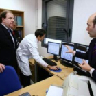 Juan Vicente Herrera durante la visita al Hospital Provincial de Ávila.