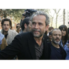 El actor Guillermo Toledo, en una imagen de archivo, escoltado por los también actores Alberto San Juan y Javier Gutiérrez, en el 2012.