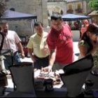 El alcalde, Roberto Álvarez, junto con otros concejales en la feria