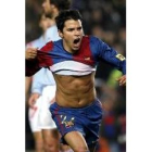 Saviola celebra el primer gol marcado por el Barcelona ante el Celta