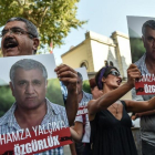 Manifestantes protestan por la detención de Yalçin a cargo de la policía española, el 13 de agosto, en Estambul
