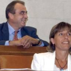 Inmaculada Larrauri, junto a José Giménez, en Las Cortes