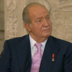 El rey Juan Carlos, en el Salón de las Columnas del Palacio Real de Madrid durante el acto de abdicación.