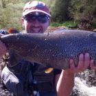 Castro Pinos posa con un ejemplar de 6,5 kilos, capturado en el Esla.