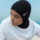 La patinadora Zahra Lari, con el yihab de Nike.