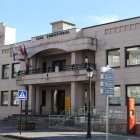 Imagen del exterior del Ayuntamiento de Fabero, consistorio de la discordia.