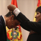 Sánchez es agasajado por el presidente boliviano Evo Morales