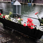 Flores en un memorial de Rosa Luxemburgo.