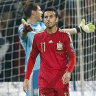 Los gestos de Casillas y de Pedro evidencian otro mal partido de España.