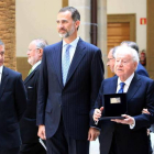 Felipe VI posa junto al lendakari, Iñigo Urkullu (izquierda), y el empresario José Ferrer Sala y su esposa.